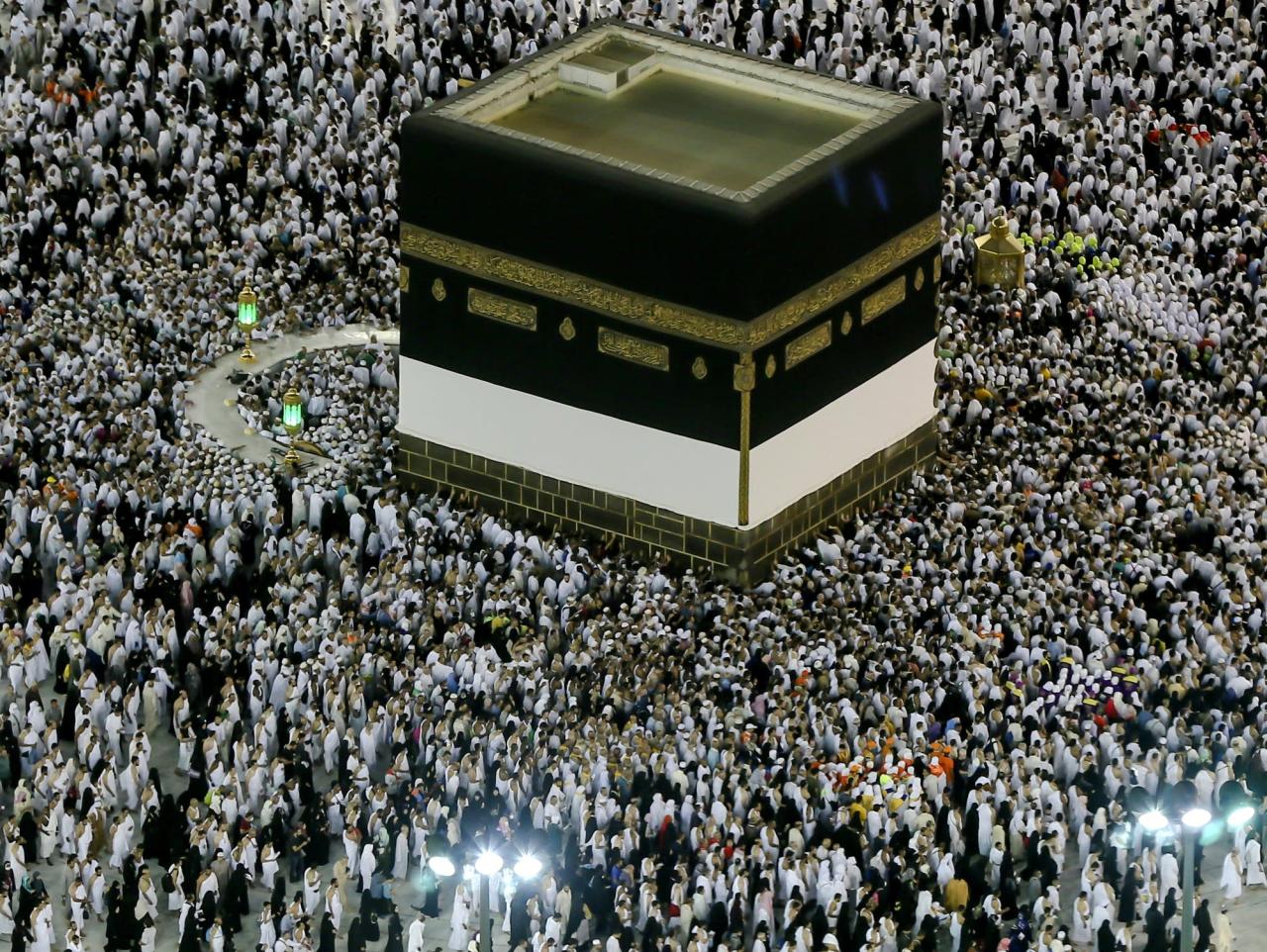 Hajj pilgrimage muslims mecca annual kaaba million over saudi begin islam pillar muslim arabia islamic pilgrims fifth around