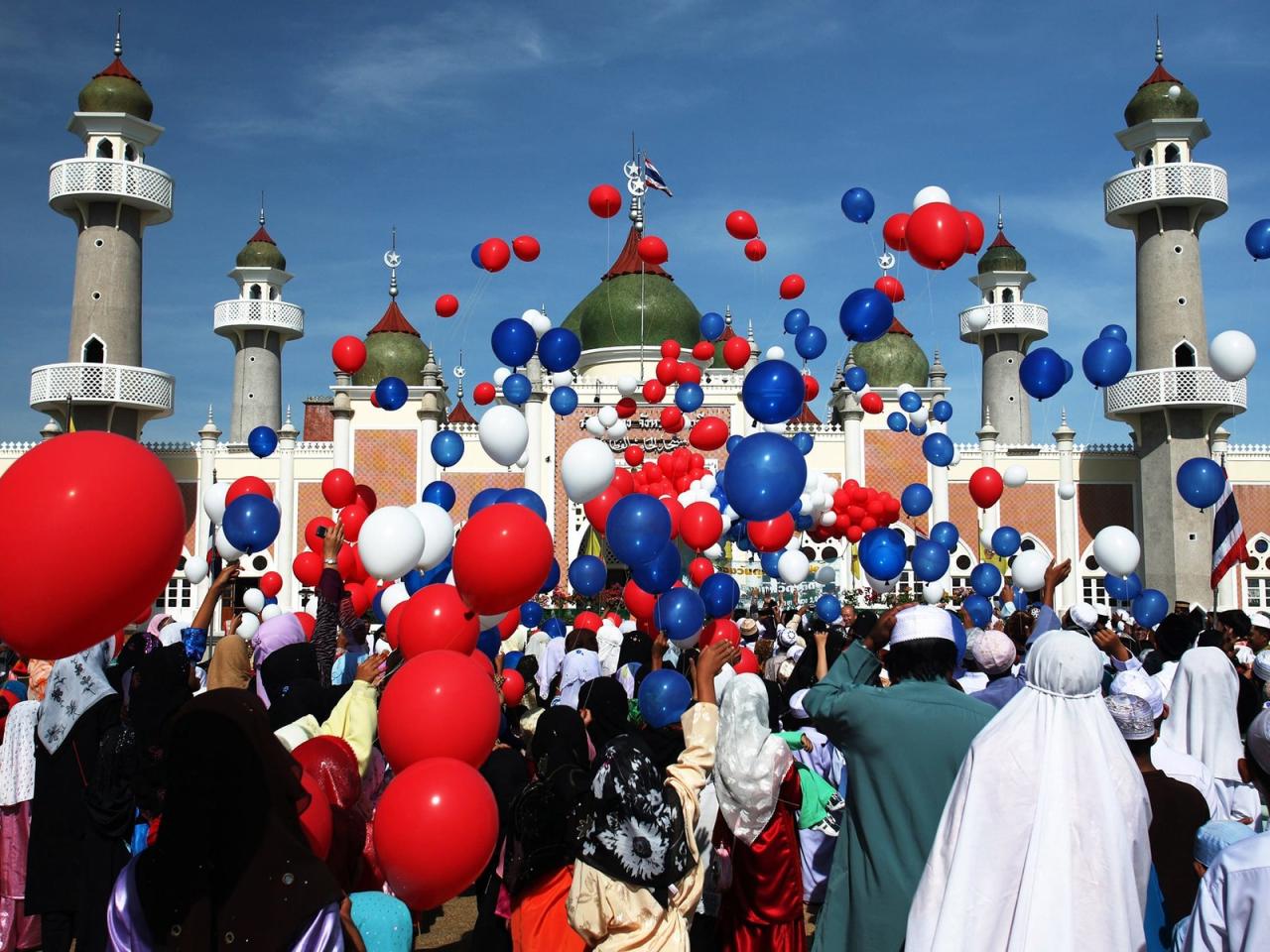 Eid fitr muslims traditionally gather