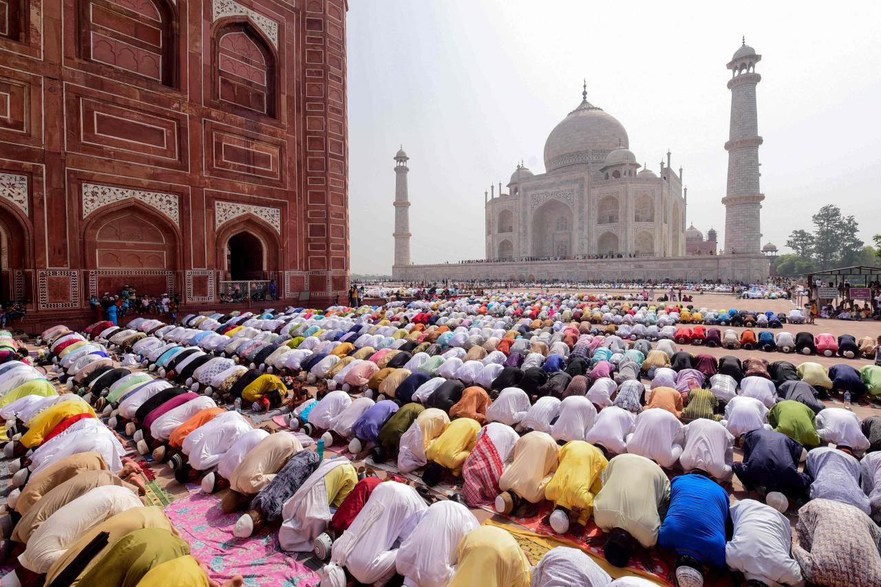 Eid fitr muharram muslims ashura across mahal taj celebrated oman pakpedia celebrations