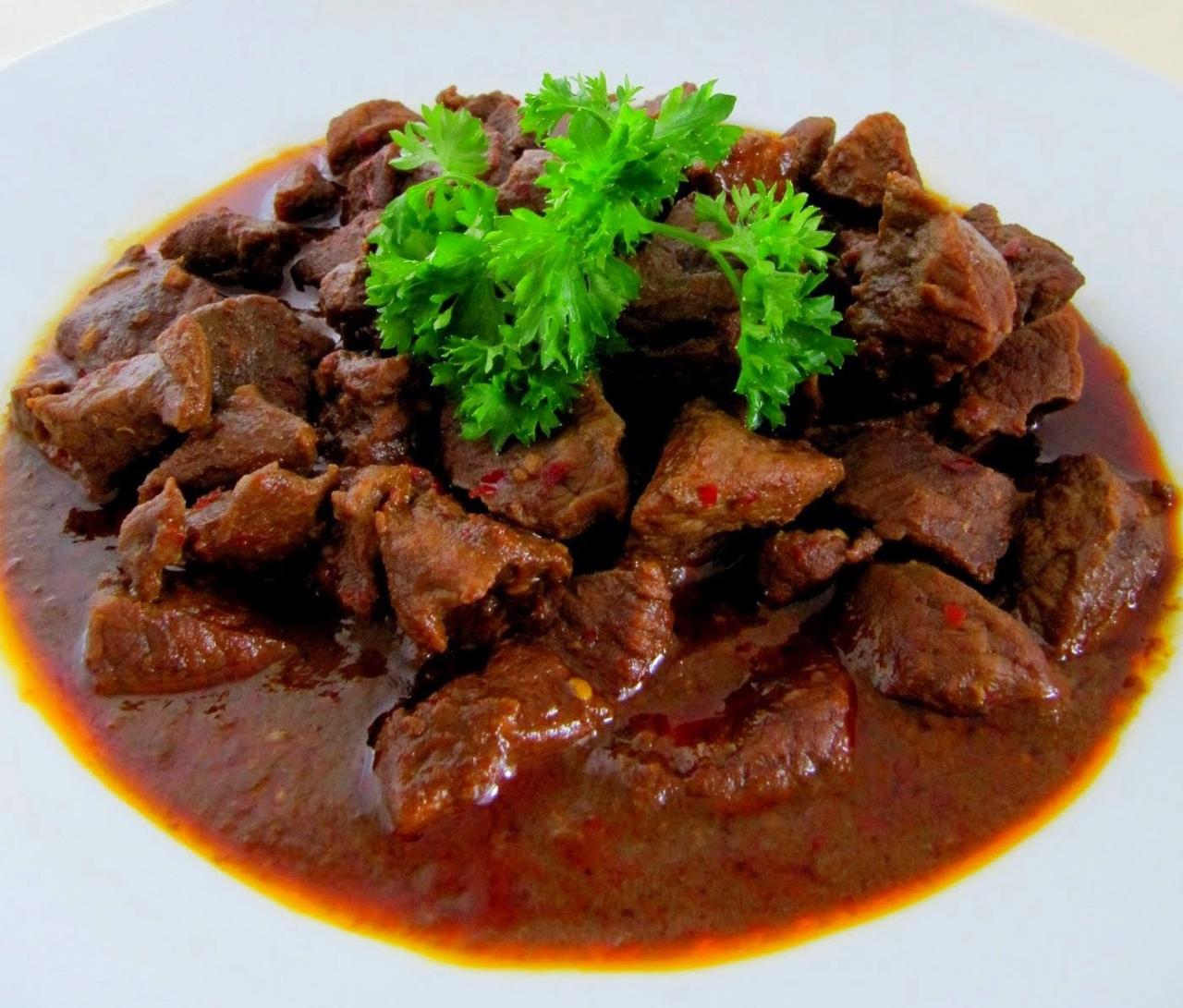 Rendang daging makanan masakan resep travistory minangkabau macam khas dunia barat sumatera terenak randang asal asli mula luar minang maknyus