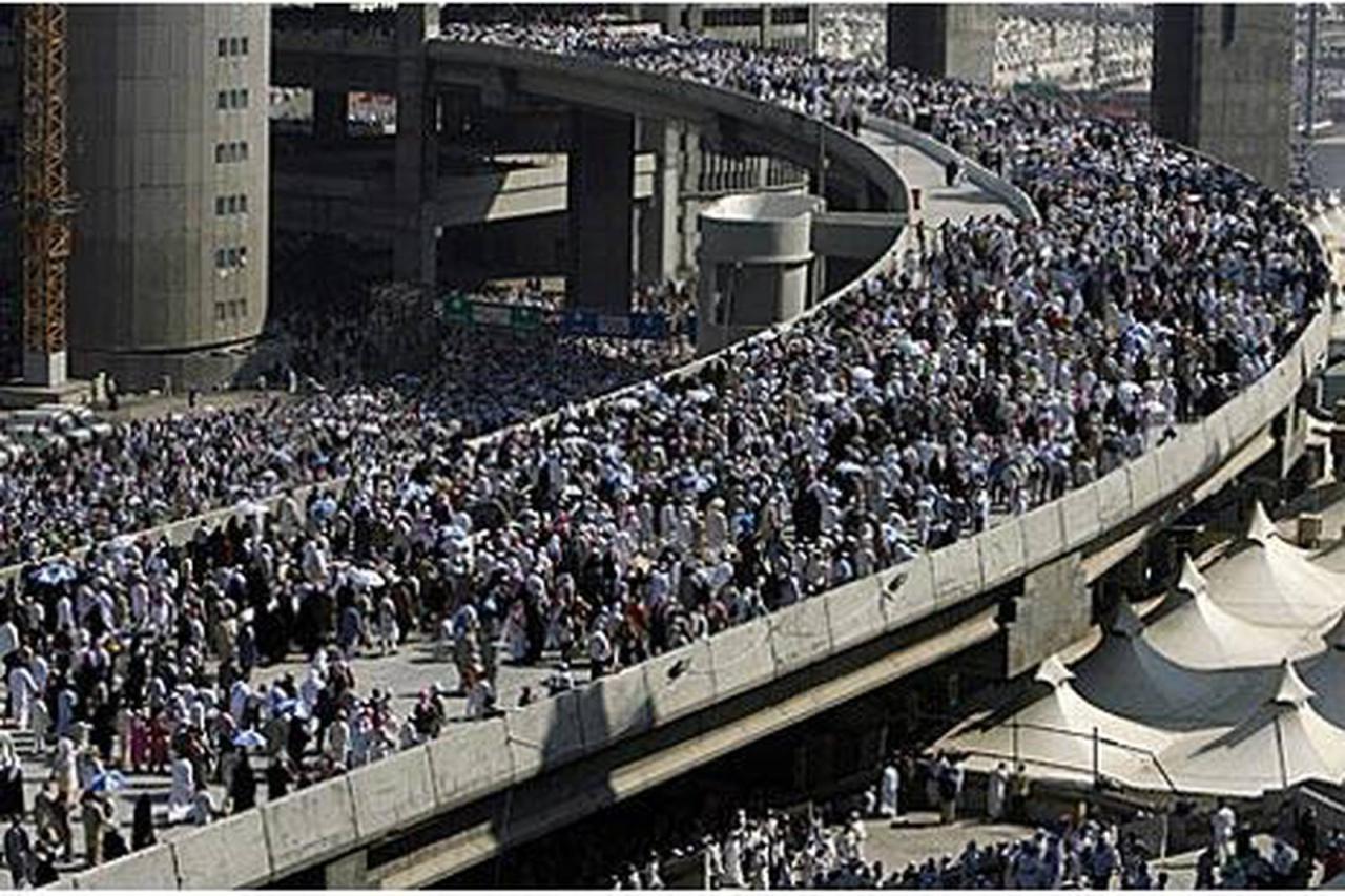 Saudi arabia stampede hajj mecca pilgrims muslim mina pilgrimage jamarat near stoning officials deaths blame holy during city emergency deployed