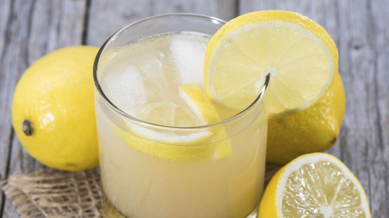 Manfaat minum air perasan lemon