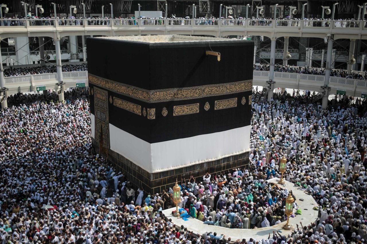 Umrah mecca muslims pilgrimage foreign return reuters copyright mosque performing