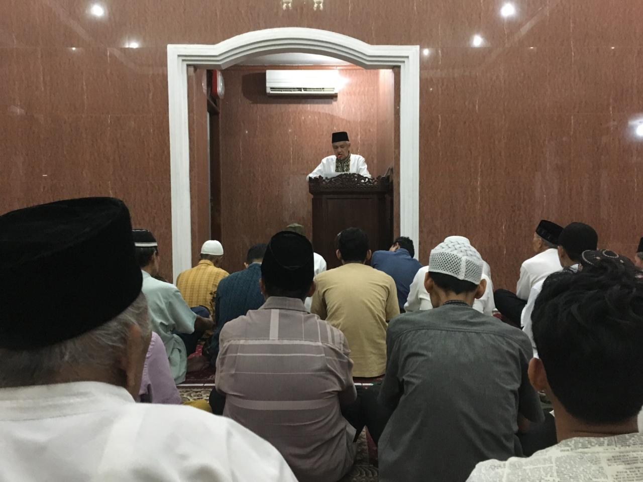 Abstaining tarawih prayers quantitative reasons