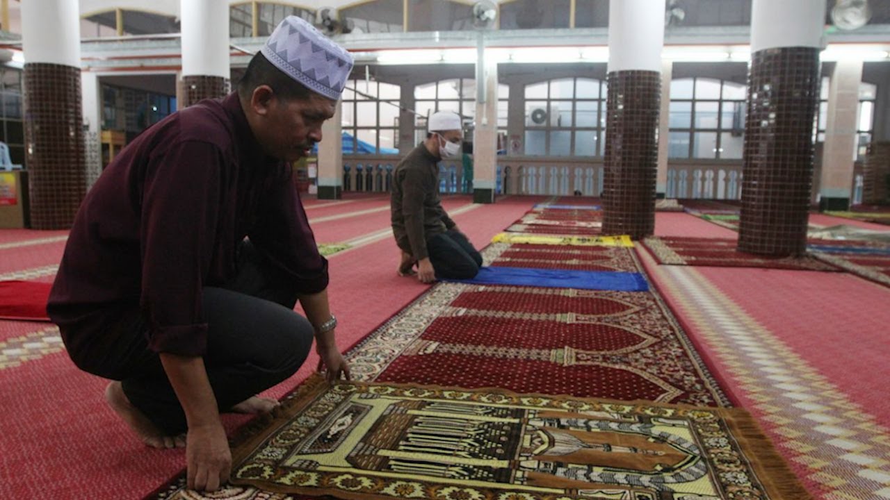 Doa masuk masjid dan artinya