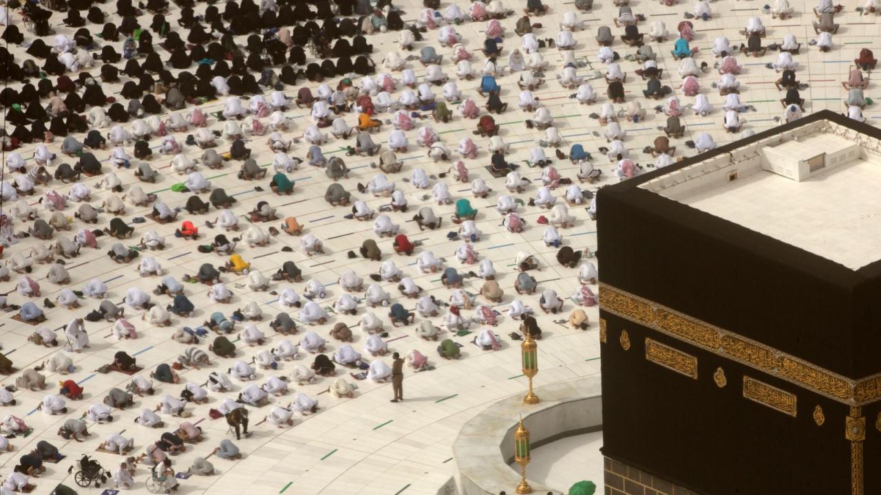 Hajj mecca pilgrimage sakit berangkat kondisi asal pangandaran calhaj strijd tussen vandaan komt klok cirkelen tijdens kaaba hadj pelgrims okezone