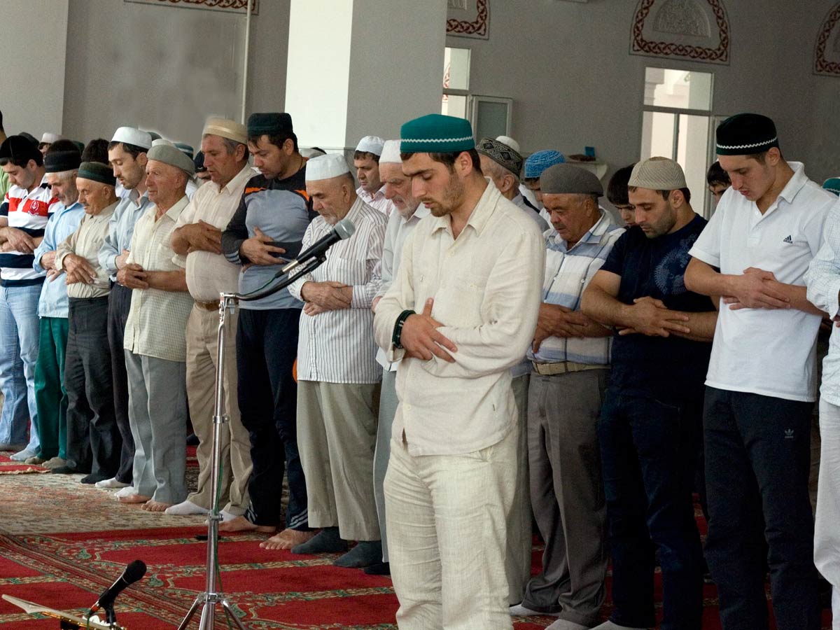 Muslims tarawih prayers prayer ramadan editorial muslim culture reviving abandoned sunnah recitations istanbul mosque tunahan turkey august